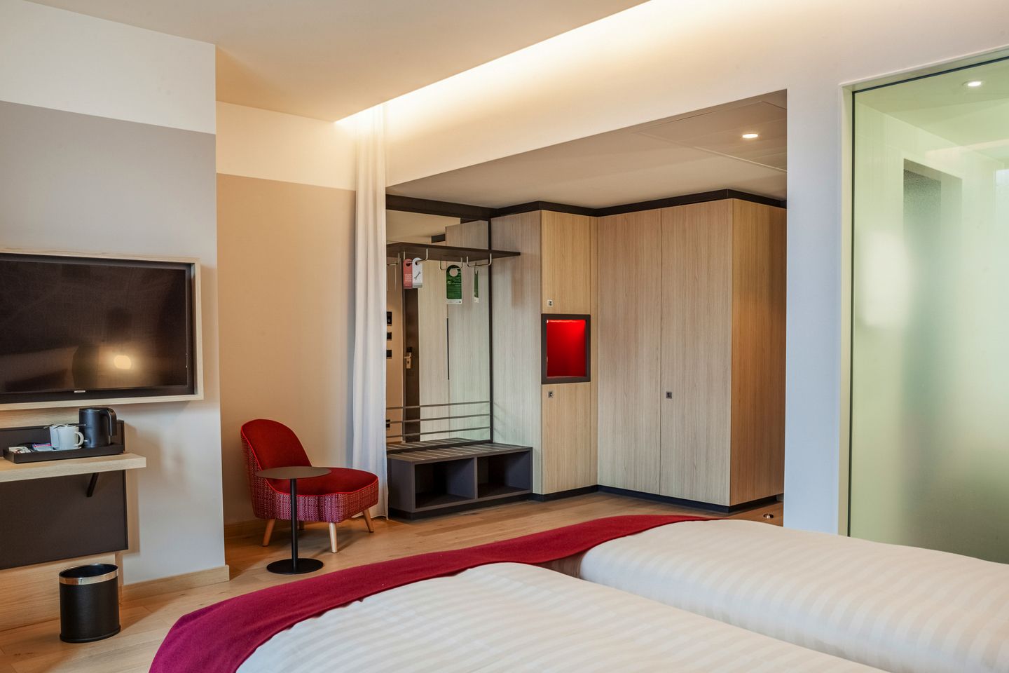 DH_ICE_Dortmund_room_Superiordouble_5_2b2dbb8b38